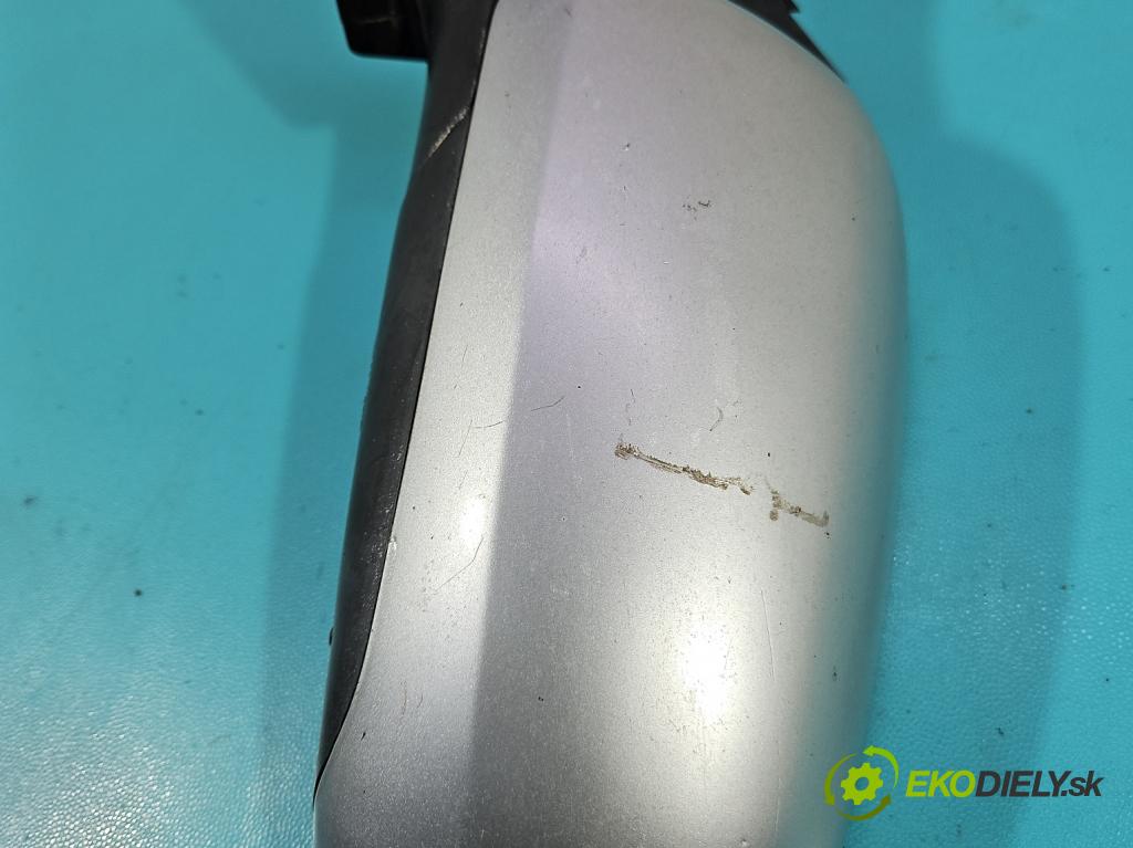 Audi A4 B5 1994-2001 1.6 SR 101 HP manual 74 kW 1595 cm3 4- zrkadlo ľavé  (Kľučka dverí ostatné)