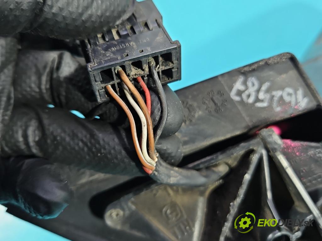 Audi A4 B5 1994-2001 1.6 SR 101 HP manual 74 kW 1595 cm3 4- zrkadlo ľavé  (Kľučka dverí ostatné)