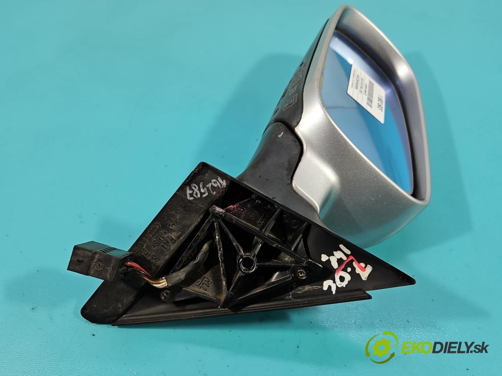 Audi A4 B5 1994-2001 1.6 SR 101 HP manual 74 kW 1595 cm3 4- zrkadlo ľavé  (Kľučka dverí ostatné)