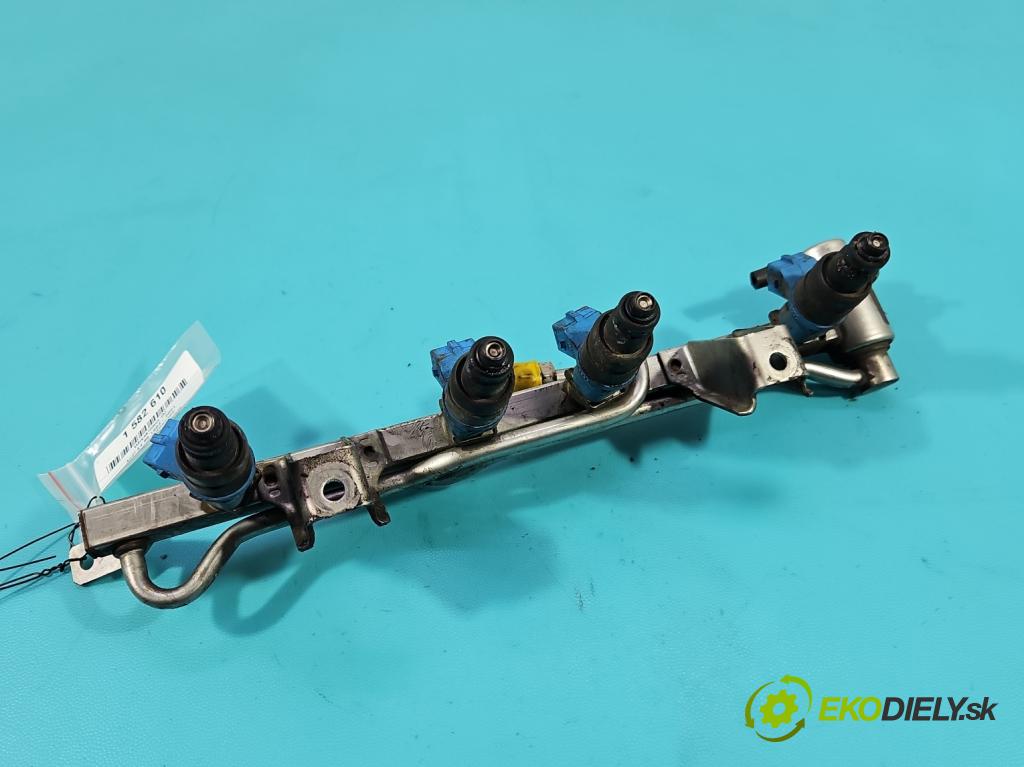 Audi A4 B5 1994-2001 1.6 SR 101 HP manual 74 kW 1595 cm3 4- vstrek 06B133551C (Vstrekovač paliva)