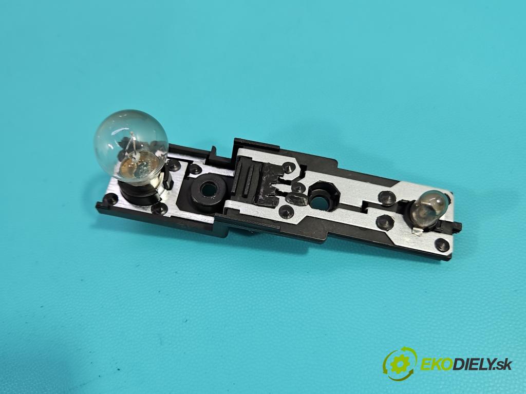 Seat Ibiza III 6L 2002-2008 1.4 16V 75 HP manual 55 kW 1390 cm3 5- svetlo / reflektor zadné pravé 6L6945094F (Kľučka dverí ostatné)