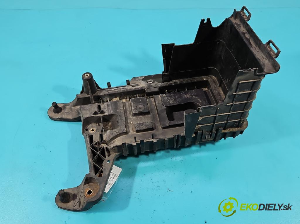 Vw Golf VI 2008-2013 1.6 tdi CAY 105 HP manual 77 kW 1598 cm3 5- obal akumulatora 1K0915325A