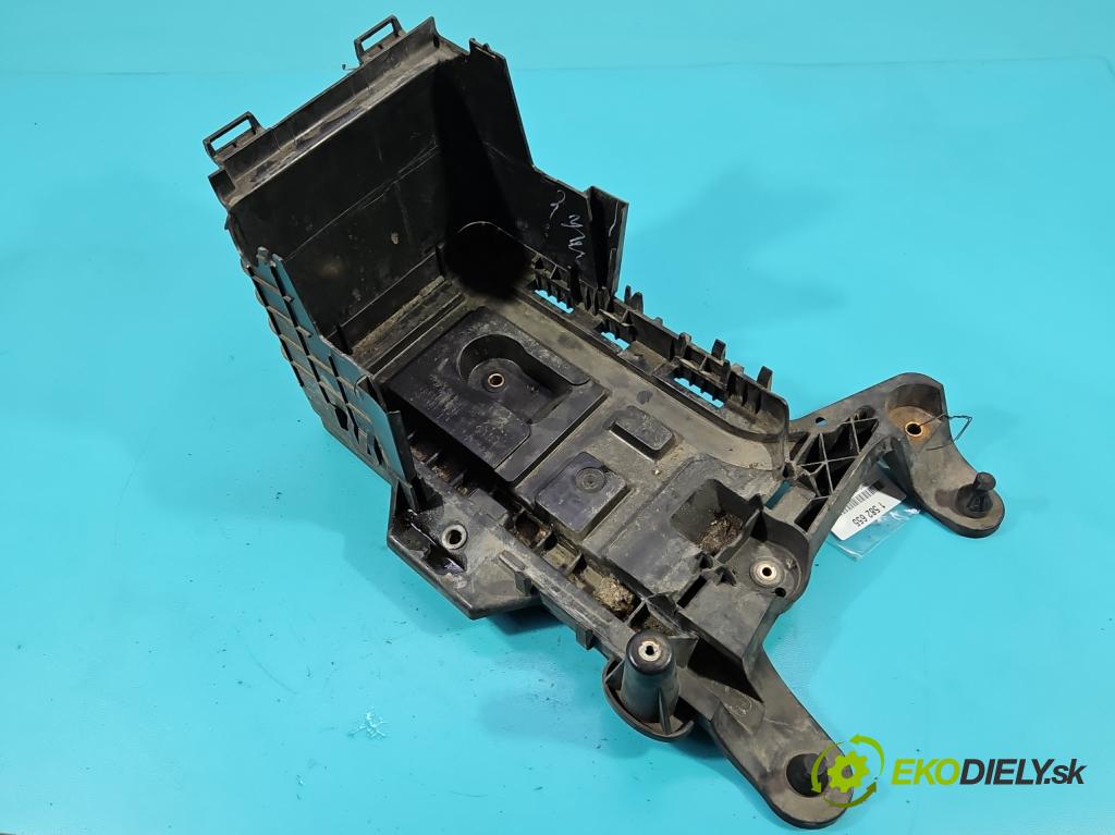 Vw Golf VI 2008-2013 1.6 tdi CAY 105 HP manual 77 kW 1598 cm3 5- obal akumulatora 1K0915325A