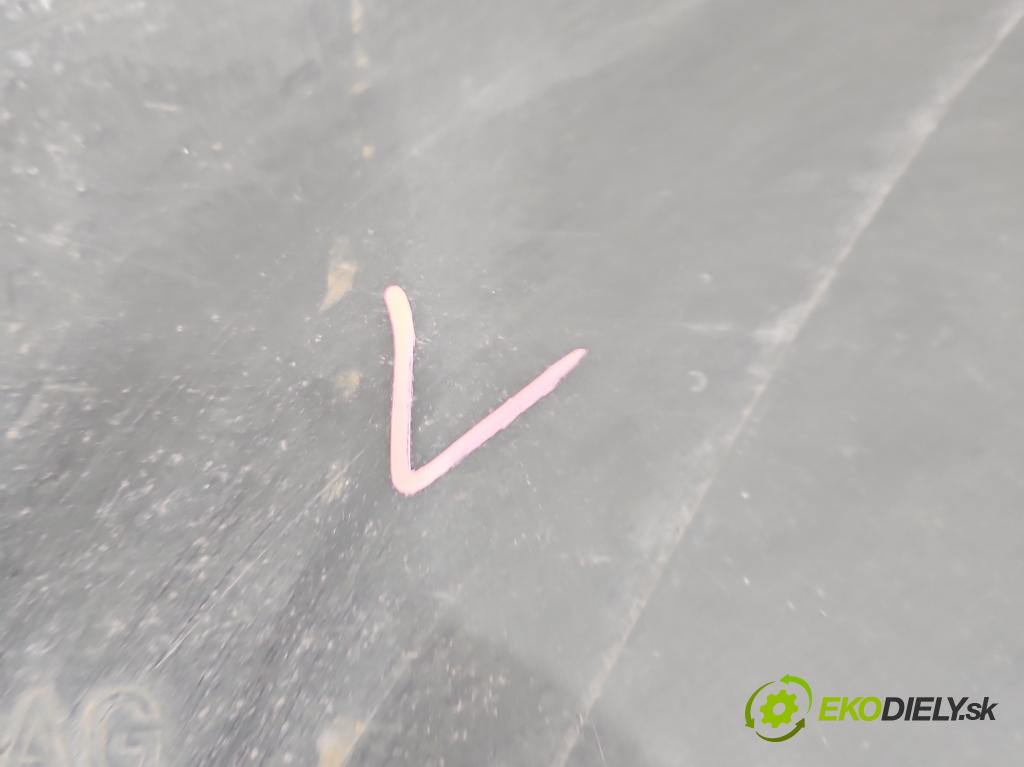 Vw Passat B8 2014 - 2.0 TDI 150 hp automatic 110 kW 1968 cm3 5- kryt plastová 3Q0825201H