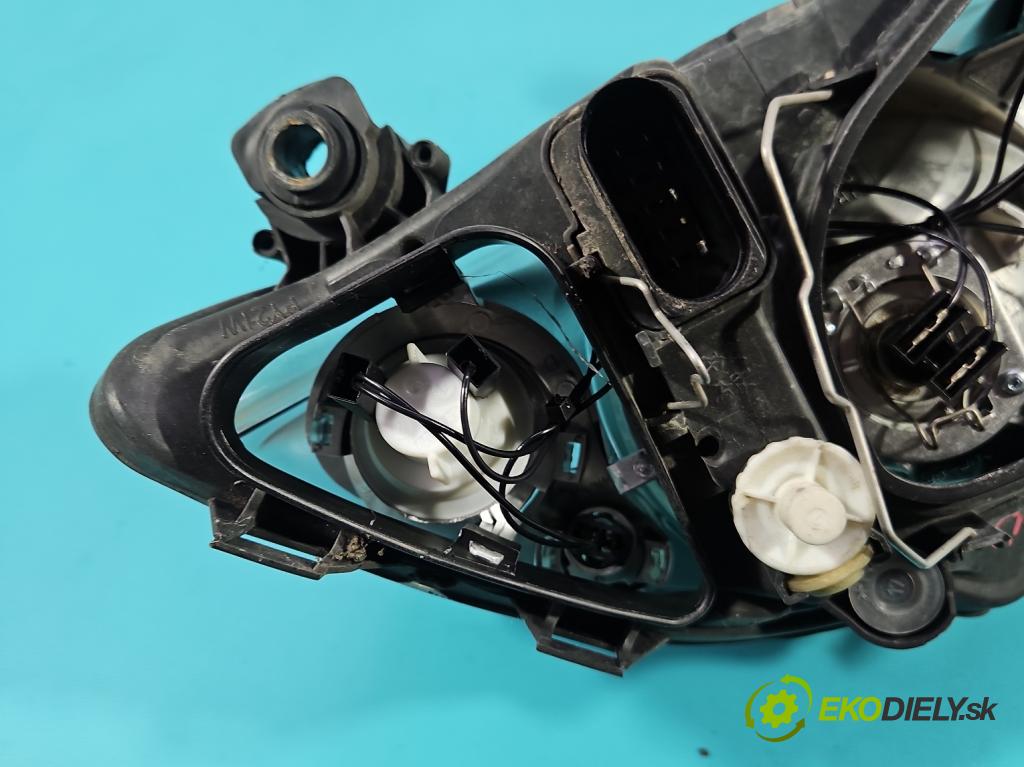 Seat Ibiza III 6L 2002-2008 1.4 16V 75 HP manual 55 kW 1390 cm3 5- Reflektor: pravý 6L1941752B (Svetlo predné pravé)