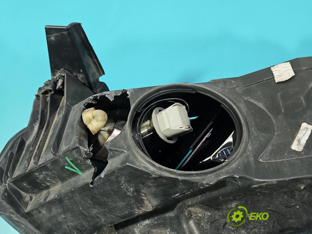 Ford Focus Mk4 2018- 1.0 ecoboost 125 HP manual 92 kW 999 cm3 5- Reflektor: pravý JX7B-13W029-AE (Svetlo predné pravé)