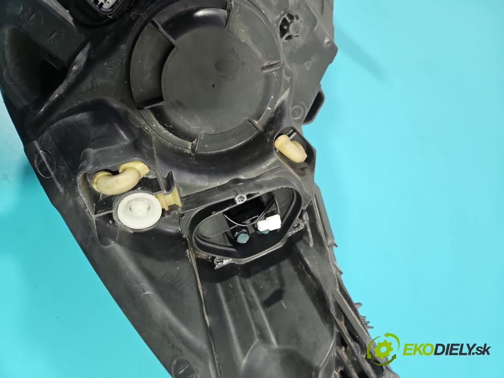 Ford Focus Mk4 2018- 1.0 ecoboost 125 HP manual 92 kW 999 cm3 5- Reflektor: pravý JX7B-13W029-AE (Svetlo predné pravé)