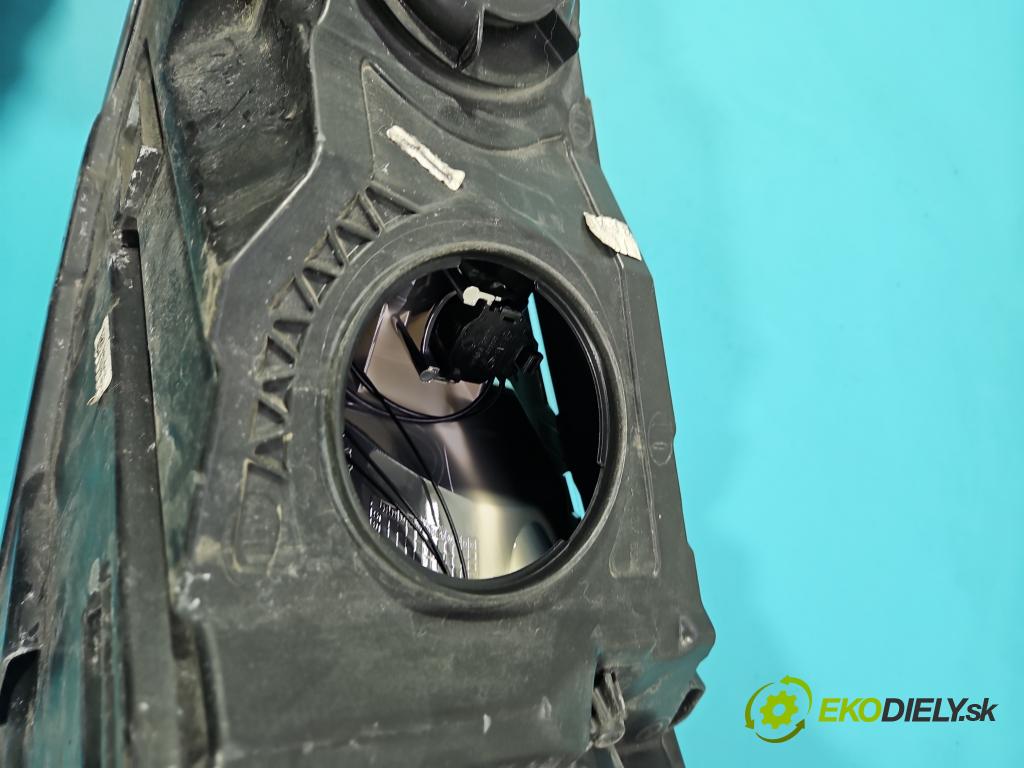 Ford Focus Mk4 2018- 1.0 ecoboost 125 HP manual 92 kW 999 cm3 5- Reflektor: pravý JX7B-13W029-AE (Svetlo predné pravé)