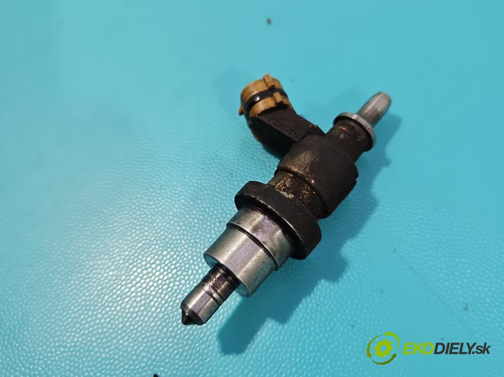 Toyota Avensis II T25 2003-2008 2.2 D-CAT 177 HP manual 130 kW 2231 cm3 5- vstrek 23710-26010 (Vstrekovač paliva)