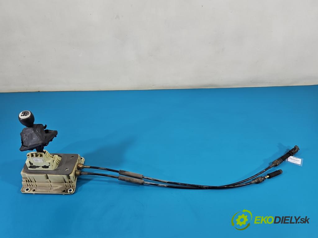 Fiat Stilo 1.6 16V 103 HP manual 76 kW 1596 cm3 5- Páka: Změny: stupeň,rýchlosť 735304958 (Rýchlostná páka (kulisa))