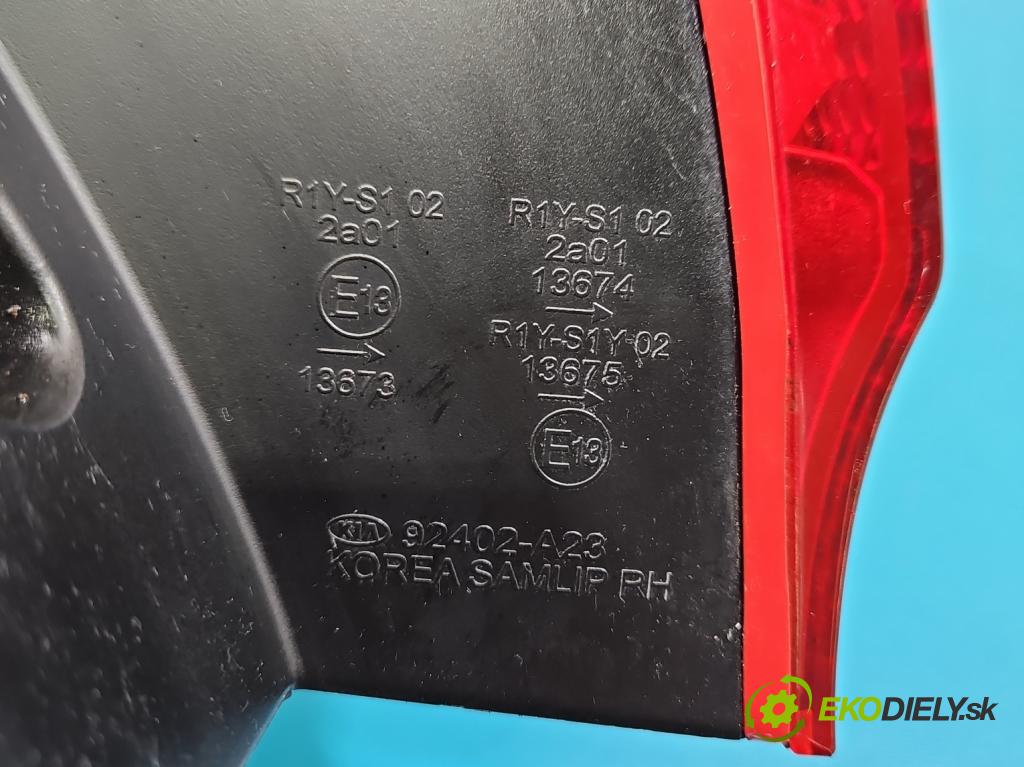 Kia Ceed II 2012-2018 1.6 crdi 128 HP manual 94 kW 1582 cm3 5- svetlo / reflektor zadné pravé 92402-A23 (Kľučka dverí ostatné)