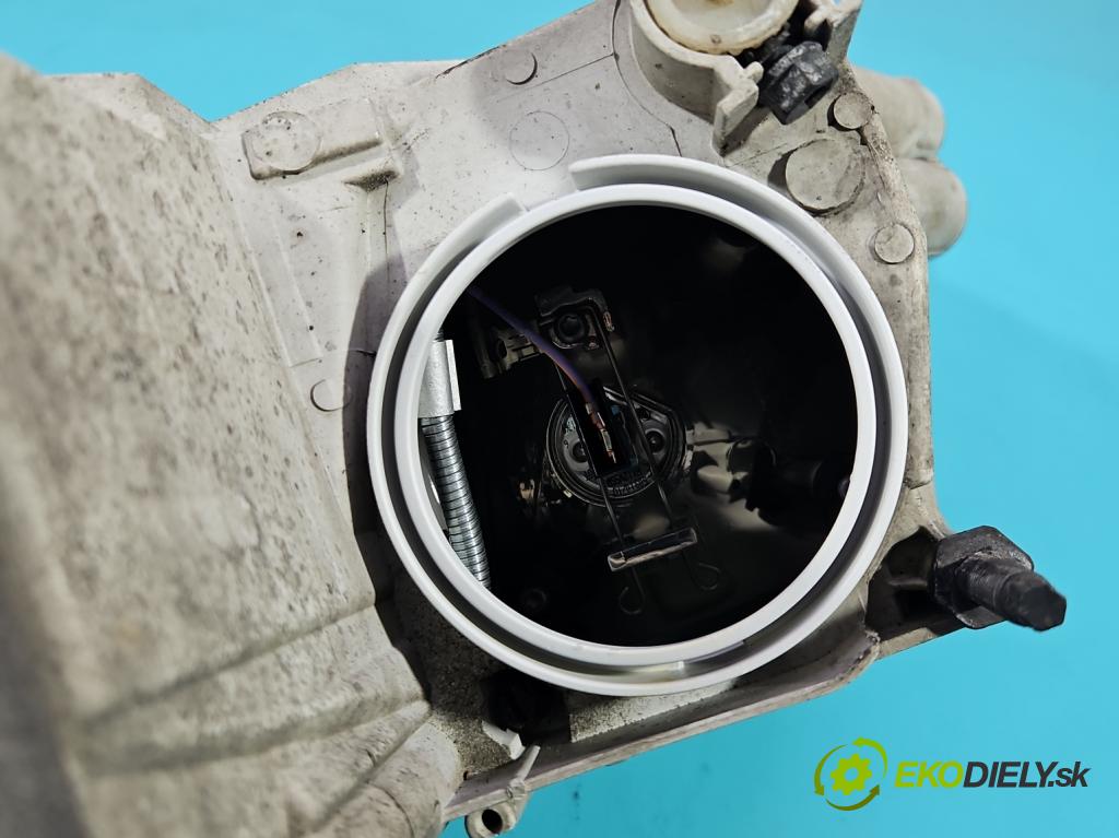 Skoda Octavia II 2004-2013 2.0 tdi 140 HP manual 103 kW 1968 cm3 5- Reflektor: pravý  (Svetlo predné pravé)