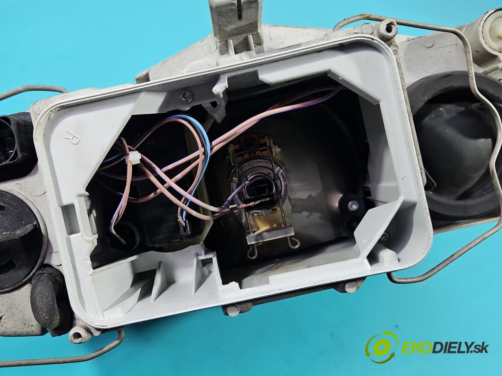 Skoda Octavia II 2004-2013 2.0 tdi 140 HP manual 103 kW 1968 cm3 5- Reflektor: pravý  (Svetlo predné pravé)