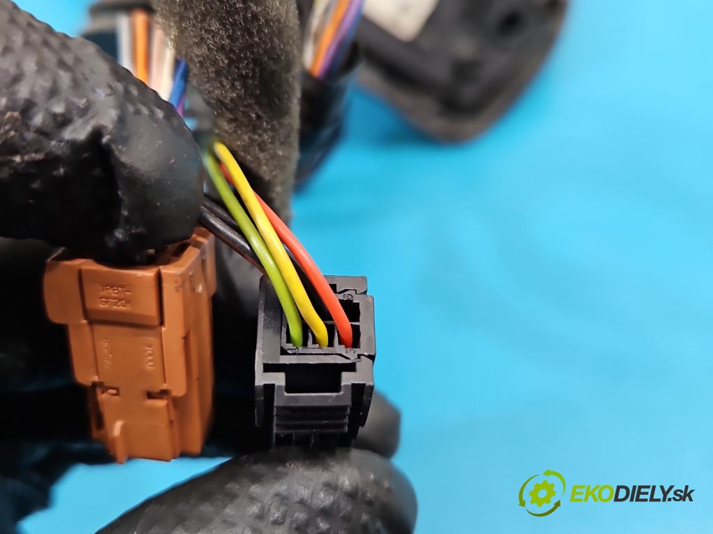 Citroen C4 Grand picasso I 2006-2013 1.8 16V EW7AF 125 HP manual 92 kW 1749 cm3 5- zrkadlo ľavé  (Kľučka dverí ostatné)