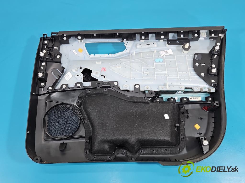 Ford Focus Mk4 2018- 1.0 ecoboost 125 HP manual 92 kW 999 cm3 5- Čalounictví: dvere predné ľavé