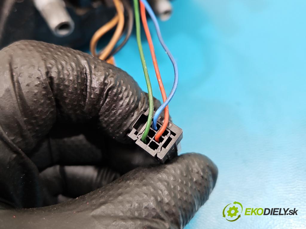 Peugeot Partner II 2008-2018 1.6 hdi 90 hp manual 66.2 kW 1560 cm3 3- zpětné zrcátko pravé  (Klika dveří ostatní)