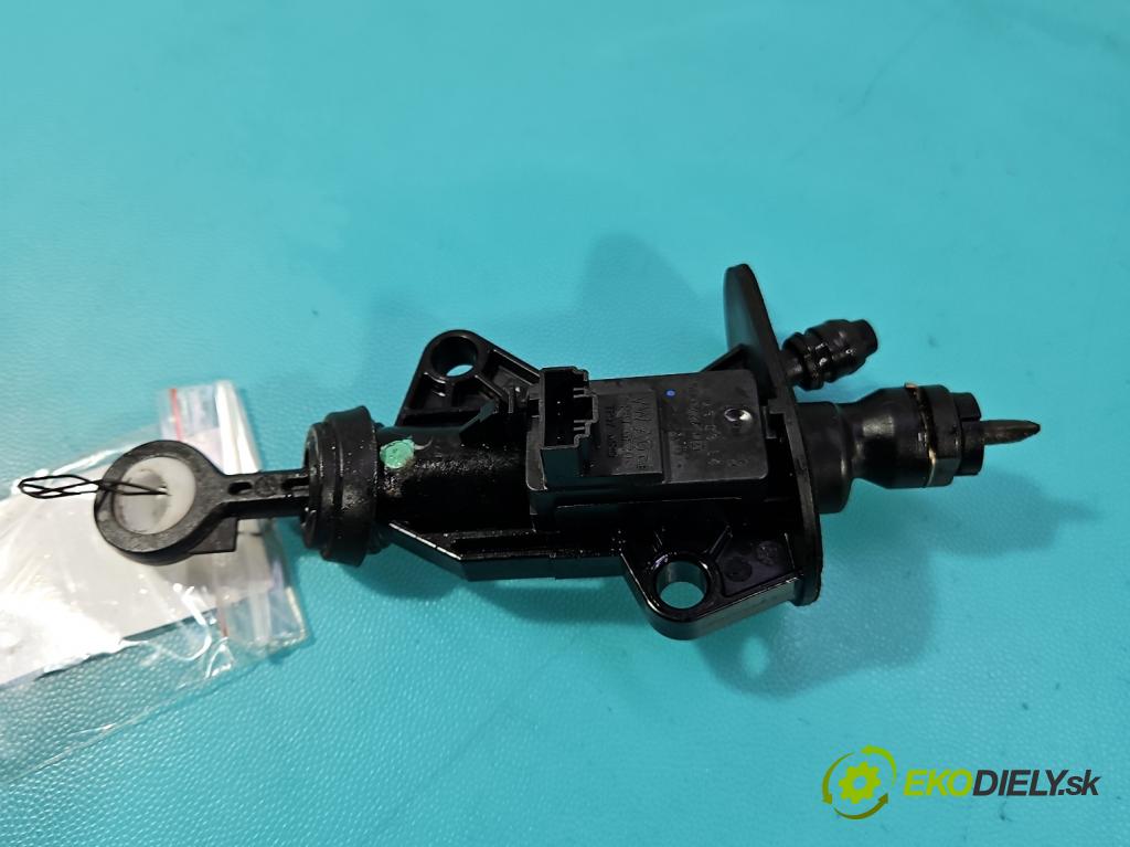 Skoda Octavia III 2013- 1.4 tsi 140 HP manual 103 kW 1395 cm3 5- pompa spojková 5Q0927810