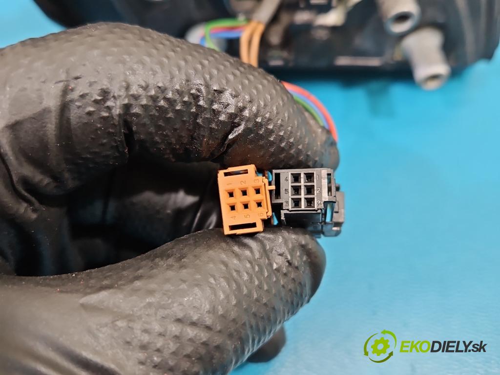 Peugeot Partner II 2008-2018 1.6 hdi 90 hp manual 66.2 kW 1560 cm3 3- zpětné zrcátko levé  (Klika dveří ostatní)