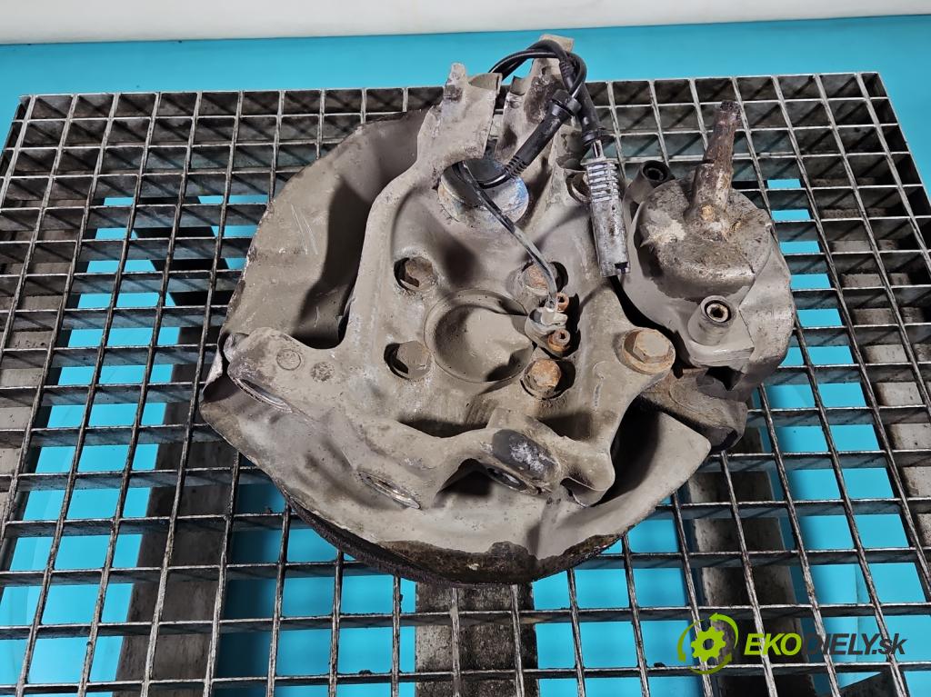 Bmw 5 E39 1996-2003 2.0 R6 150 HP manual 110 kW 1991 cm3 4- náboj pravé  (Náboj kolesa)