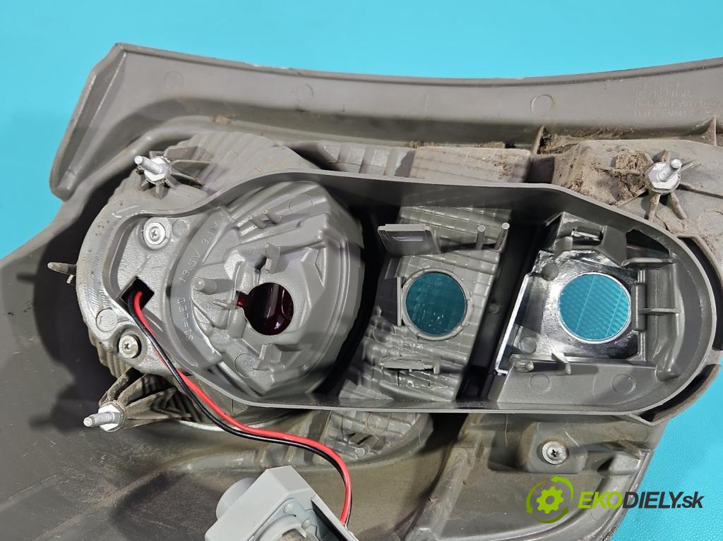 Toyota Verso 2009-2018 2.0 D4D 125 HP manual 92 kW 1998 cm3 5- svetlo / reflektor zadné pravé  (Kľučka dverí ostatné)