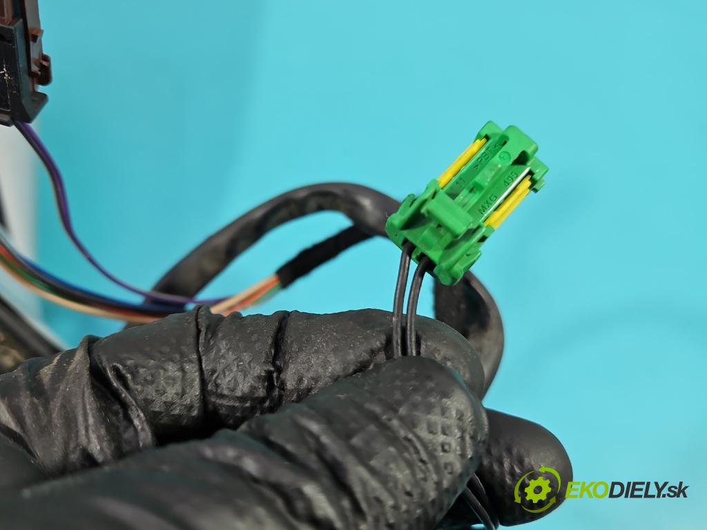 Peugeot 807 2002-2014 2.0 hdi 136hp manual 100 kW 1997 cm3 5- zpětné zrcátko pravé  (Klika dveří ostatní)