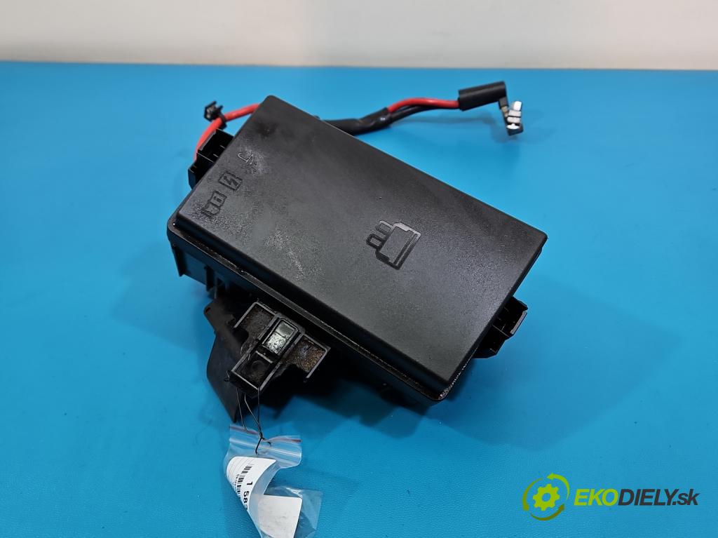 Vw Passat B8 2014- 2.0 TDI 150 hp automatic 110 kW 1968 cm3 5- skříňka pojistková 5Q0907351B (Pojistková skříňka)