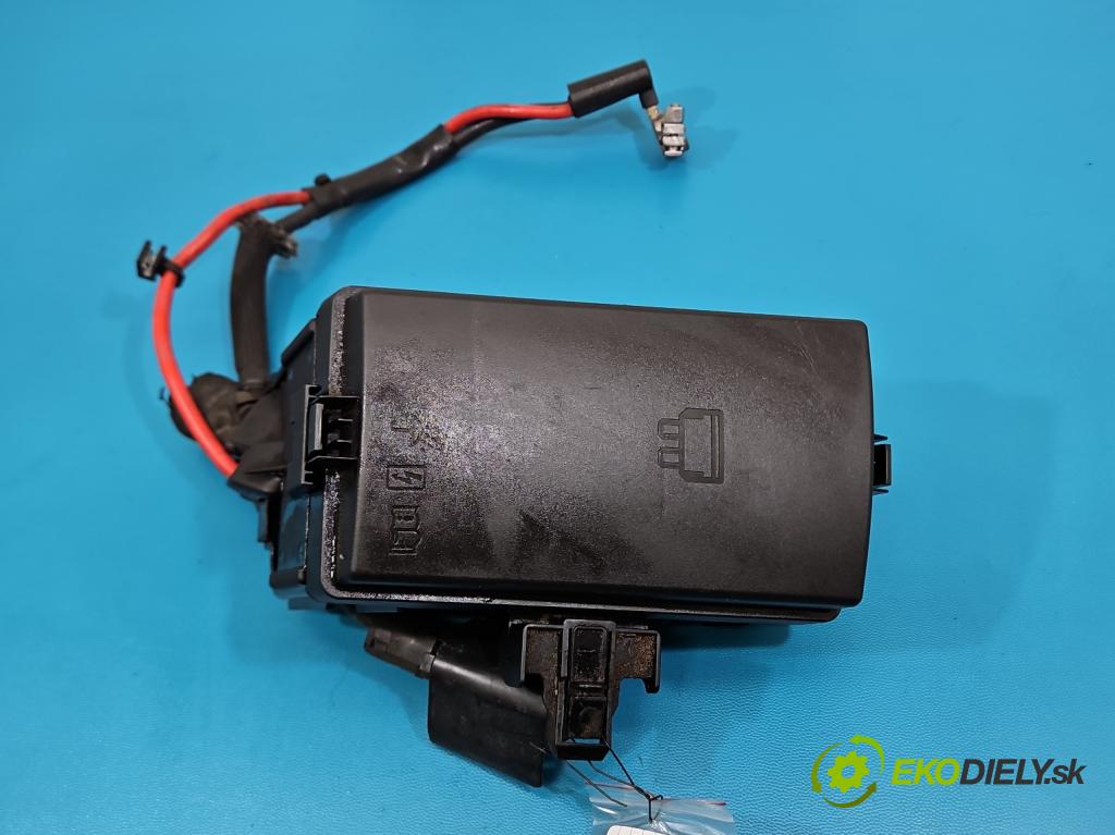 Vw Passat B8 2014- 2.0 TDI 150 HP automatic 110 kW 1968 cm3 5- skrinka poistka 5Q0907351B (Poistková skrinka)