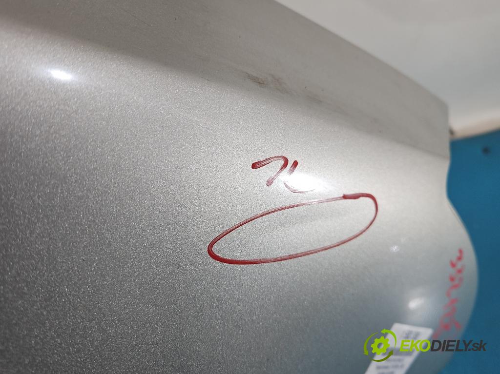 Toyota Avensis II T25 2003-2008 2.2 D-CAT 177 HP manual 130 kW 2231 cm3 5- blatník predné pravý  (Kľučka dverí ostatné)