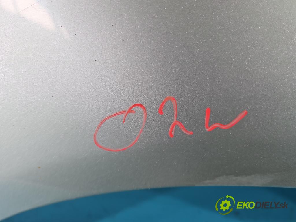 Toyota Avensis II T25 2003-2008 2.2 D-CAT 177 HP manual 130 kW 2231 cm3 5- blatník predné pravý  (Kľučka dverí ostatné)