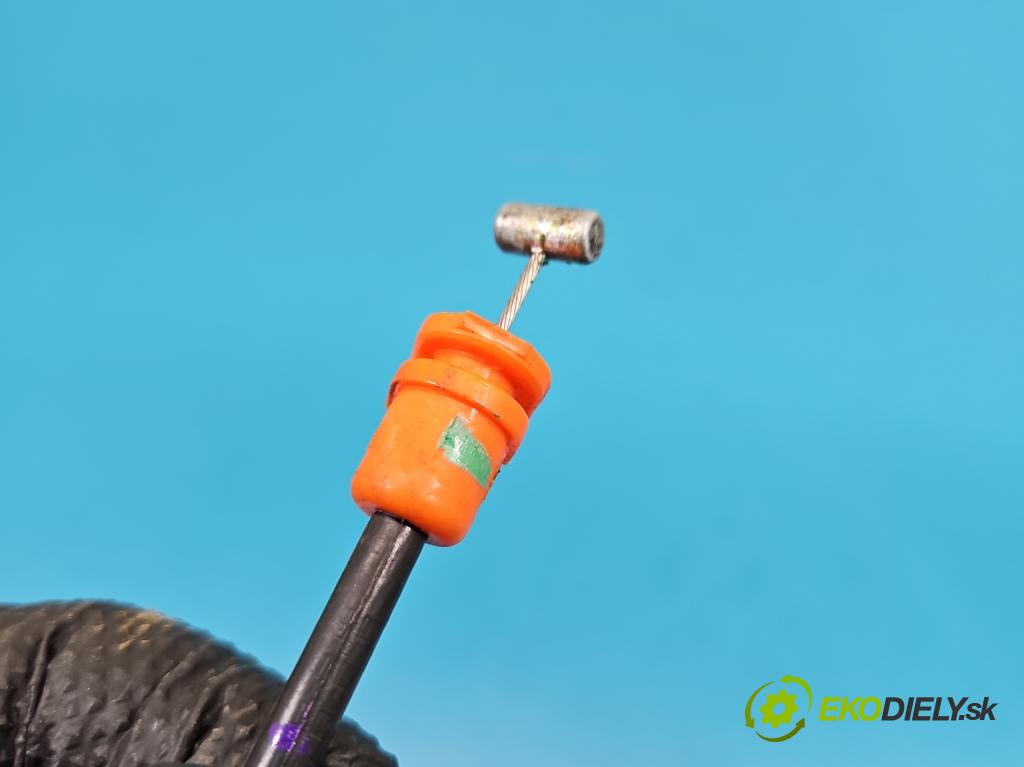 Citroen C4 Grand picasso I 2006-2013 1.8 16V EW7AF 125 HP manual 92 kW 1749 cm3 5- zámok zadné pravý 24103158