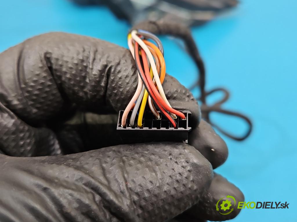 Skoda Yeti 2009-2017 2.0d 170 hp manual 125 kW 1968 cm3 5- zpětné zrcátko levé  (Klika dveří ostatní)