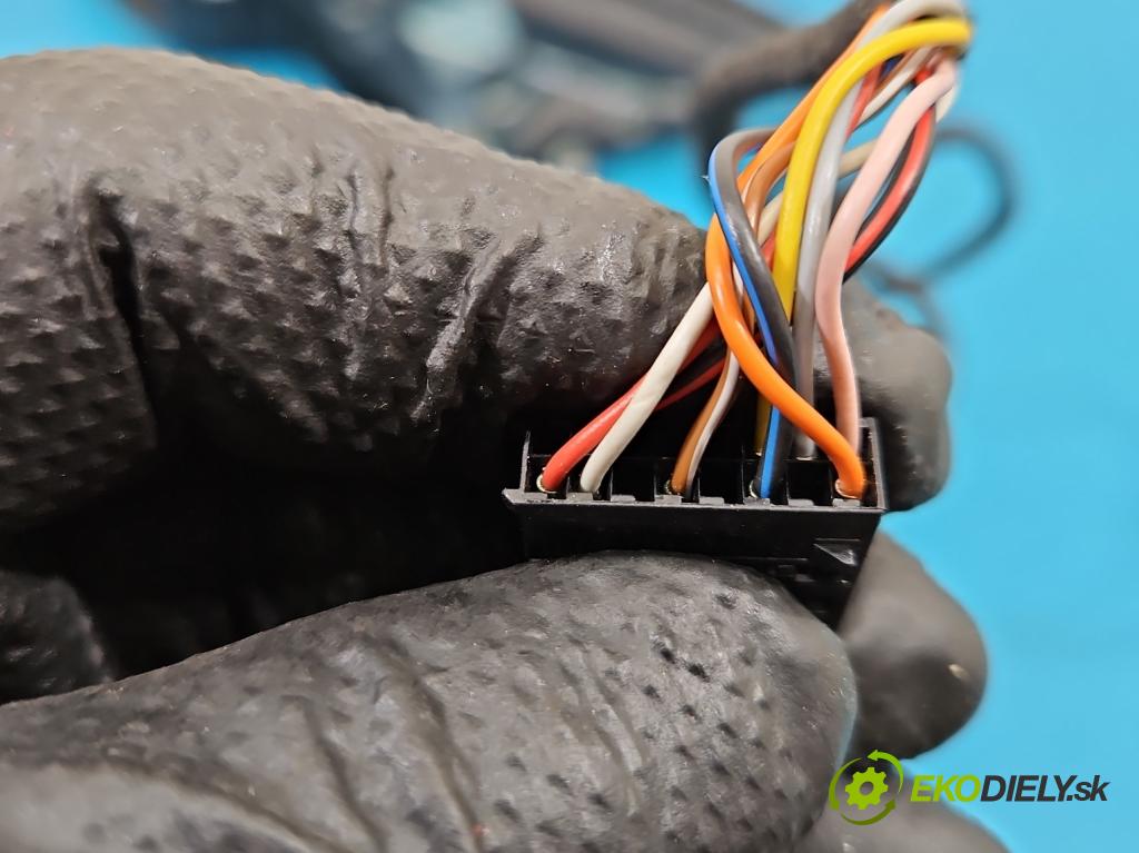 Skoda Yeti 2009-2017 2.0d 170 hp manual 125 kW 1968 cm3 5- zpětné zrcátko levé  (Klika dveří ostatní)