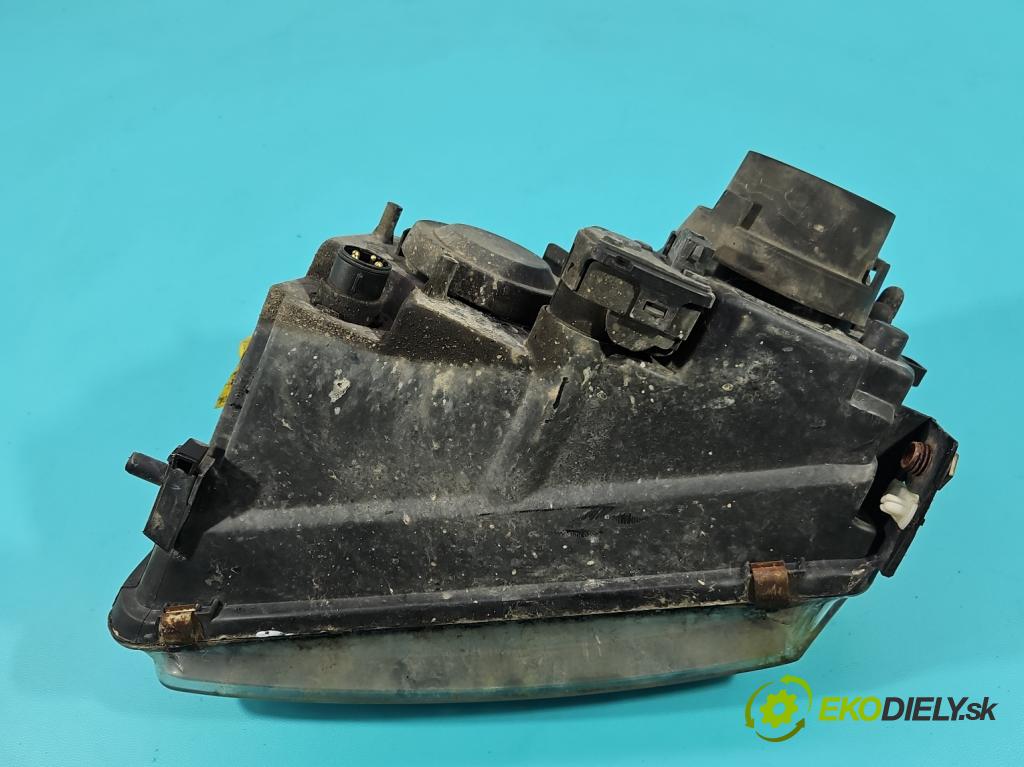 Vw Passat B5 1995-2005 1.9 tdi 110 HP manual 81 kW 1896 cm3 4- Reflektor: pravý  (Svetlo predné pravé)