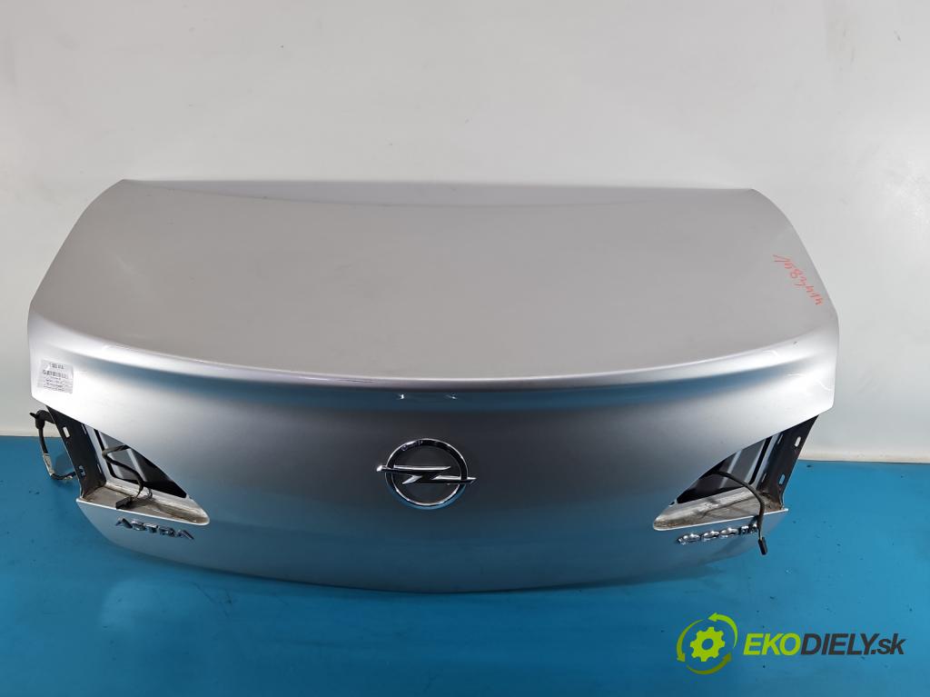 Opel Astra IV 2009-2015 1.4 T 140 hp manual 103 kW 1364 cm3 4- zadní kufrové dveře  (Zadní kapota (kufr))