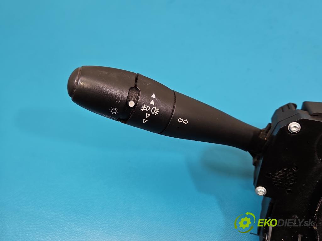 Citroen C2 1.1 8V 60 HP manual 44 kW 1124 cm3 3- prepínač komplex: 96576771XT (Prepínacie páčky pod volantom)