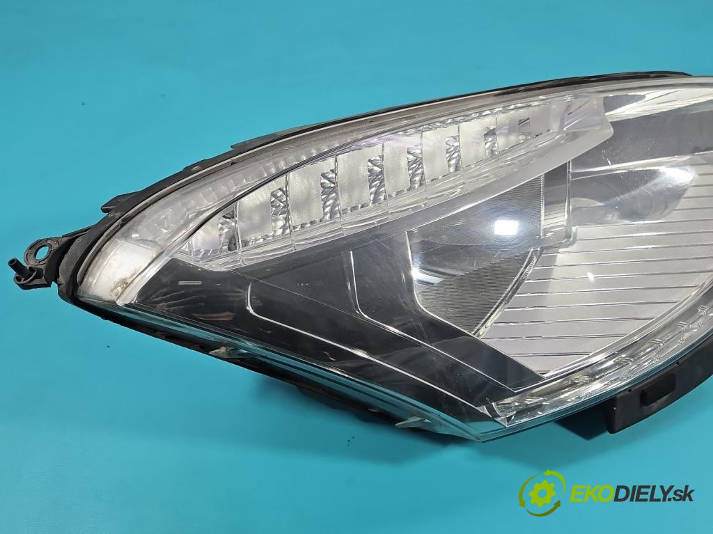 Citroen C4 Grand picasso I 2006-2013 1.8 16V EW7AF 125 HP manual 92 kW 1749 cm3 5- Reflektor: pravý  (Svetlo predné pravé)