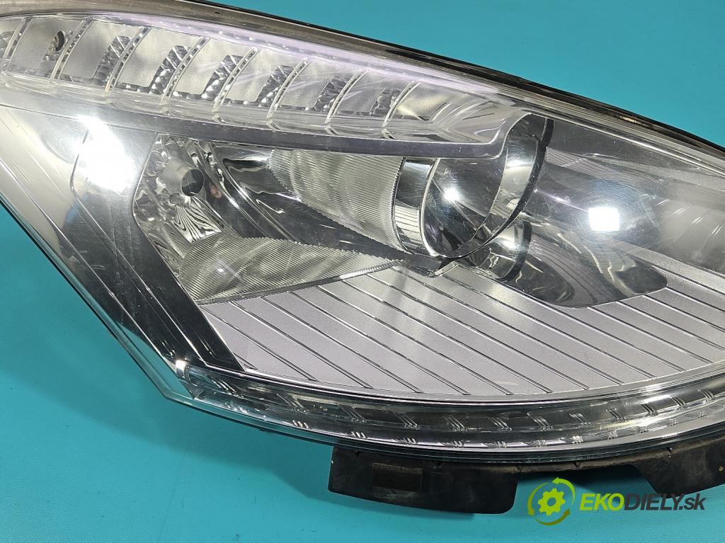Citroen C4 Grand picasso I 2006-2013 1.8 16V EW7AF 125 HP manual 92 kW 1749 cm3 5- Reflektor: pravý  (Svetlo predné pravé)
