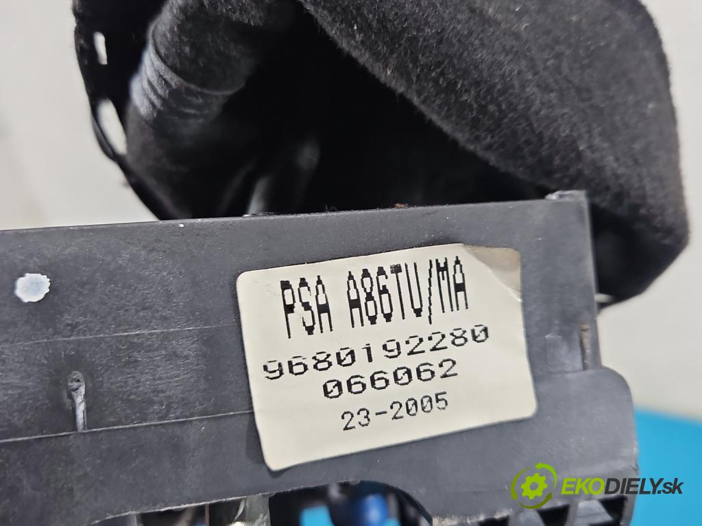 Citroen C2 1.1 8V 60 HP manual 44 kW 1124 cm3 3- Páka: Změny: stupeň,rýchlosť 9680192280 (Rýchlostná páka (kulisa))