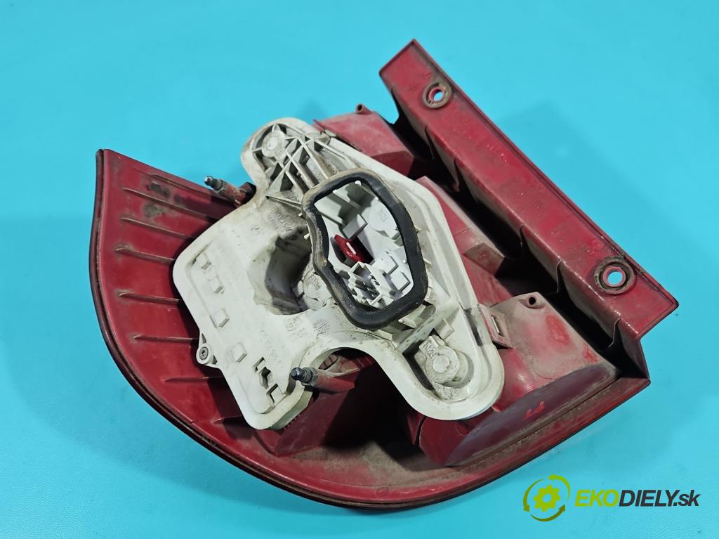 Skoda Yeti 2009-2017 2.0d 170 HP manual 125 kW 1968 cm3 5- svetlo / reflektor zadné pravé 5L0945096 (Kľučka dverí ostatné)