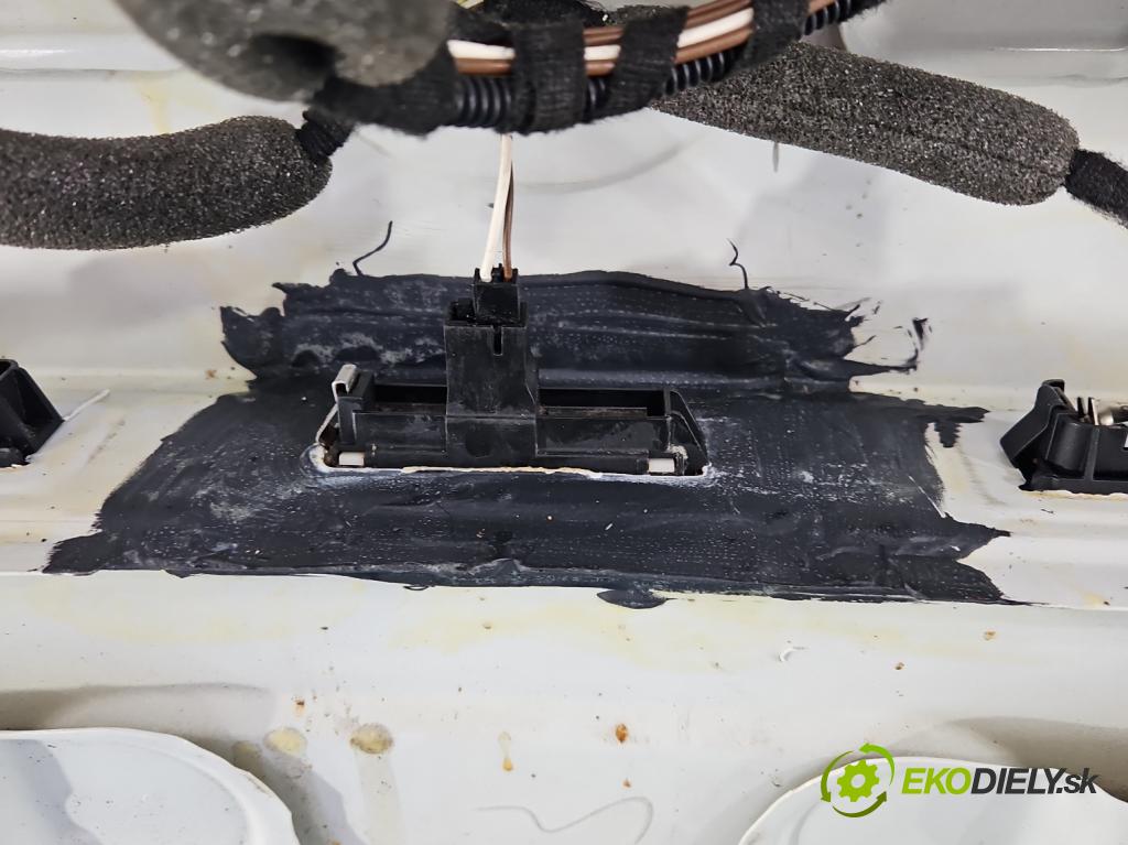 Skoda Yeti 2009-2017 2.0d 170 HP manual 125 kW 1968 cm3 5- zadna kufor  (Kapota zadná (kufor))