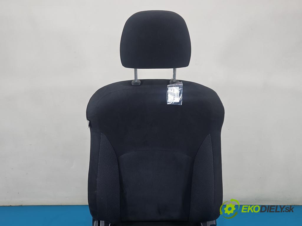 Mitsubishi Outlander II 2006-2013 2.0 DI-D 140 HP manual 103 kW 1968 cm3 5- Sedačka pravý  (Sedadlo)