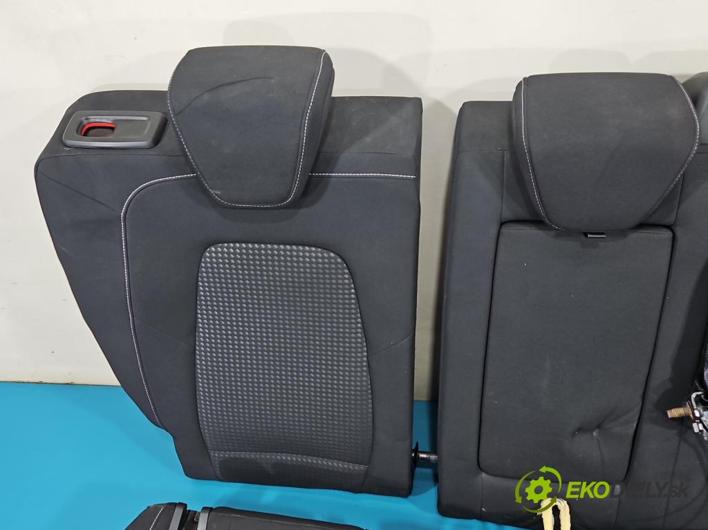 Ford Focus Mk4 2018- 1.0 ecoboost 125 HP manual 92 kW 999 cm3 5- Pohovka: zadné  (Sedadlo)