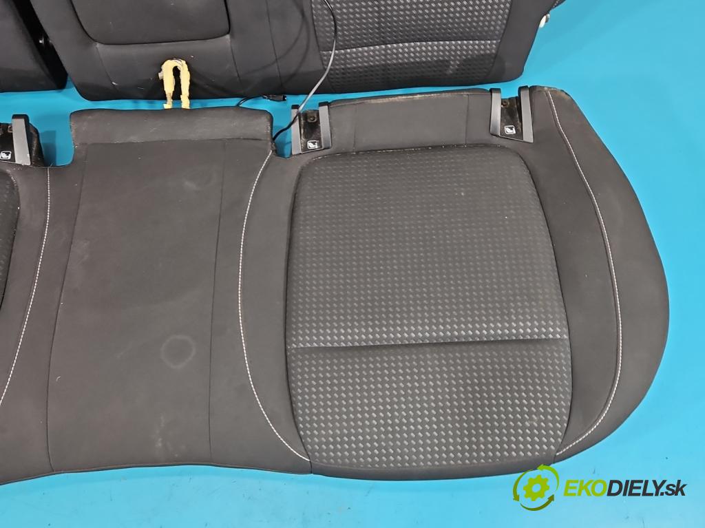 Ford Focus Mk4 2018- 1.0 ecoboost 125 HP manual 92 kW 999 cm3 5- Pohovka: zadné  (Sedadlo)