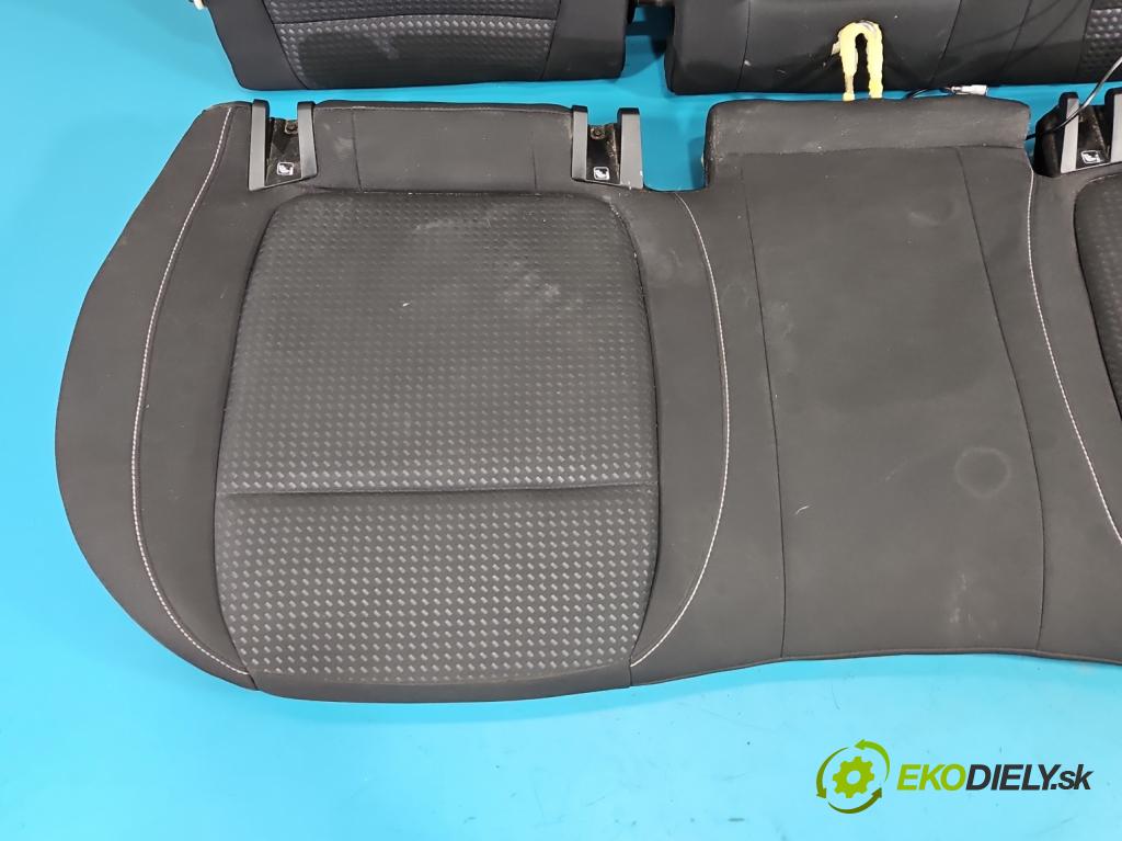 Ford Focus Mk4 2018- 1.0 ecoboost 125 HP manual 92 kW 999 cm3 5- Pohovka: zadné  (Sedadlo)