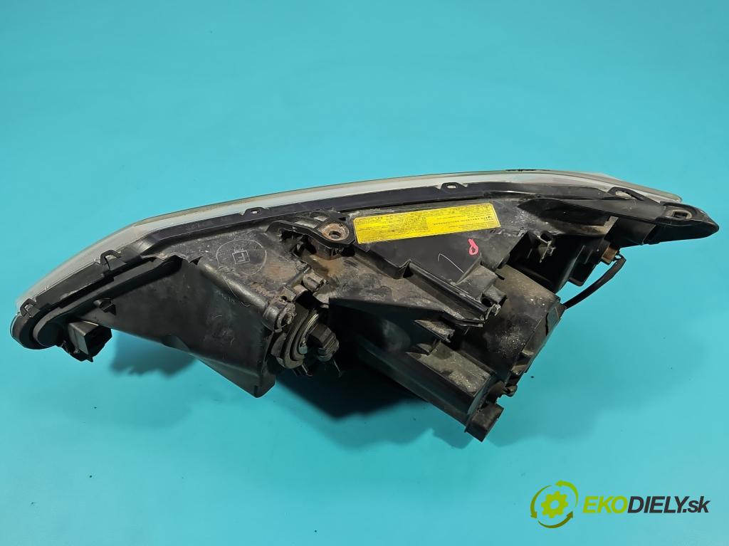 Mitsubishi Outlander II 2006-2013 2.0 DI-D 140 HP manual 103 kW 1968 cm3 5- Reflektor: pravý  (Svetlo predné pravé)