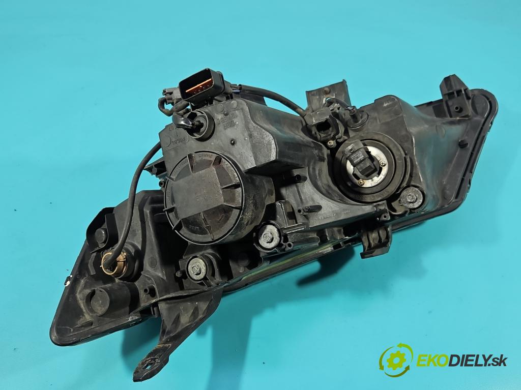 Mitsubishi Outlander II 2006-2013 2.0 DI-D 140 HP manual 103 kW 1968 cm3 5- Reflektor: pravý  (Svetlo predné pravé)