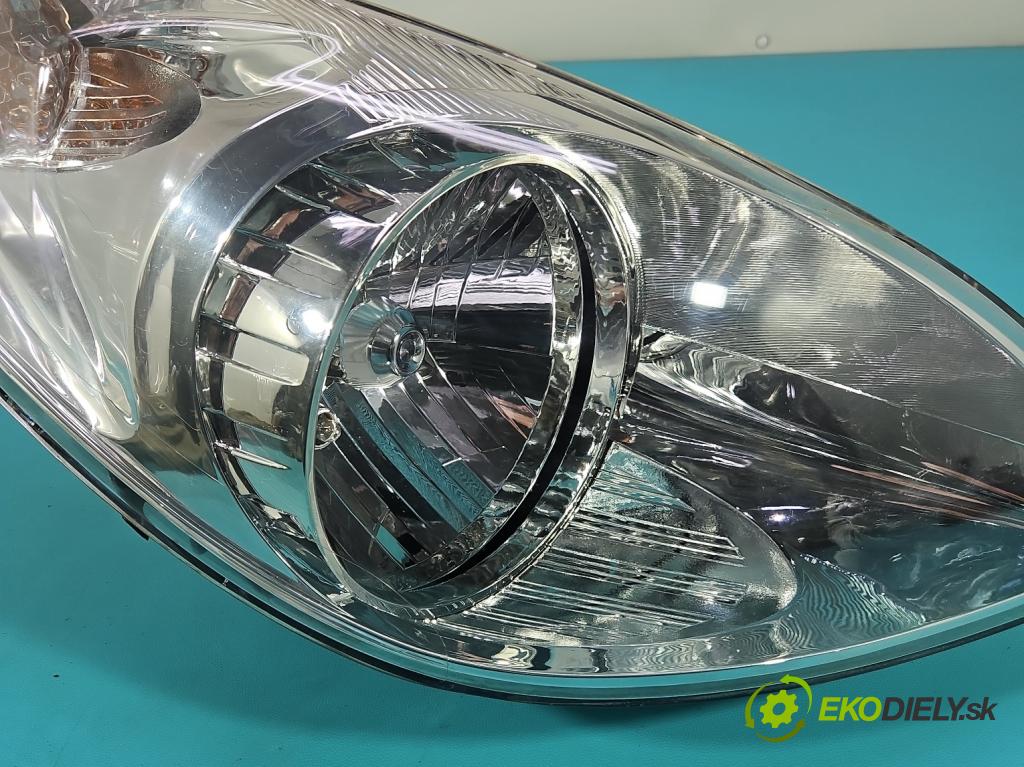 Hyundai I20 I 2008-2014 1.2 16V 78 HP manual 57.2 kW 1248 cm3 5- Reflektor: pravý  (Svetlo predné pravé)