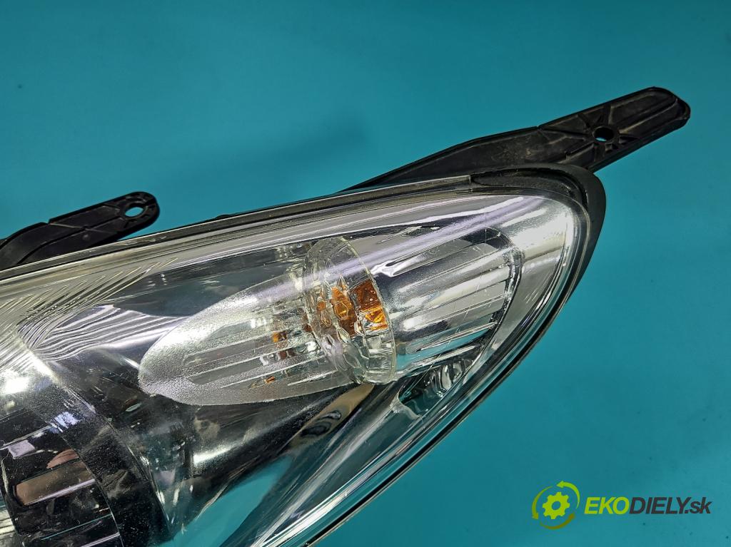 Hyundai I20 I 2008-2014 1.2 16V 78 HP manual 57.2 kW 1248 cm3 5- Reflektor: ľavý 92101-1J0XX (Kľučka dverí ostatné)