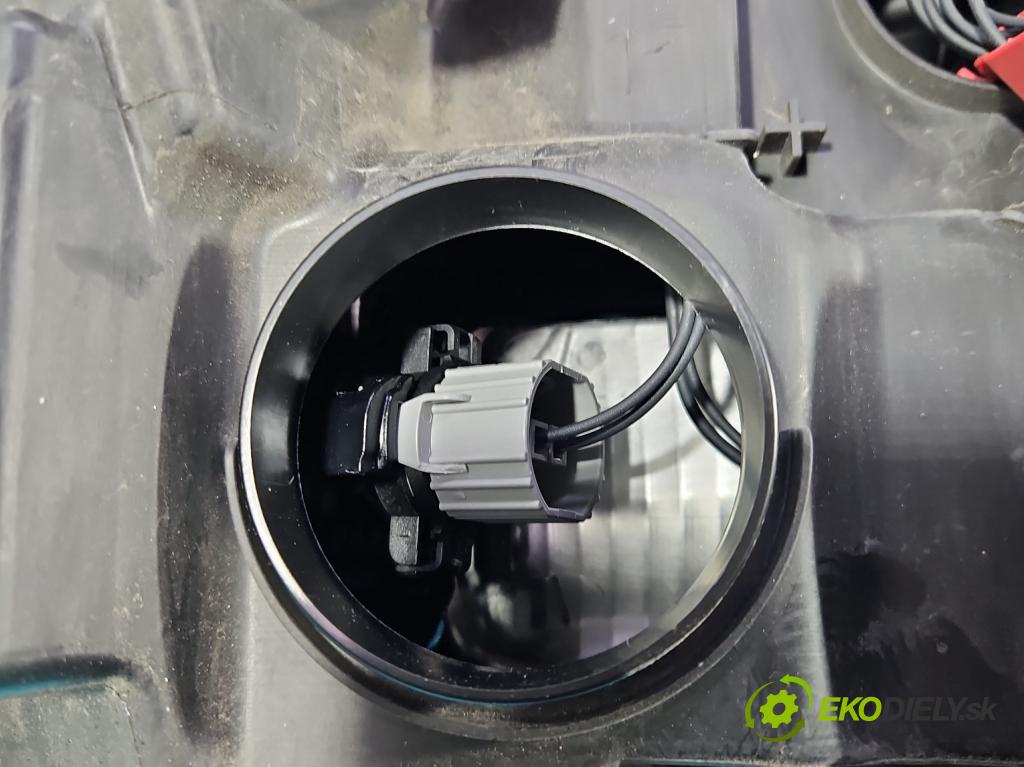 Audi A6 C7 2011-2018 2.0 tdi 177 HP automatic 130 kW 1968 cm3 5- Reflektor: ľavý 4G0941043J (Kľučka dverí ostatné)