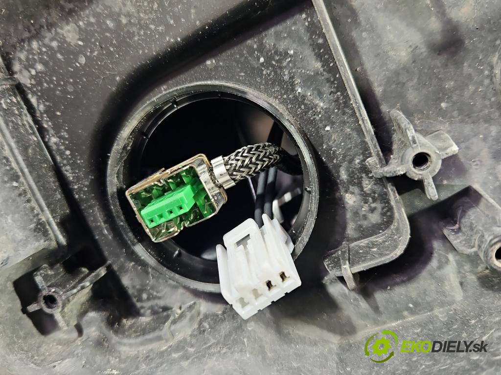 Audi A6 C7 2011-2018 2.0 tdi 177 HP automatic 130 kW 1968 cm3 5- Reflektor: pravý 4G0941044J (Svetlo predné pravé)